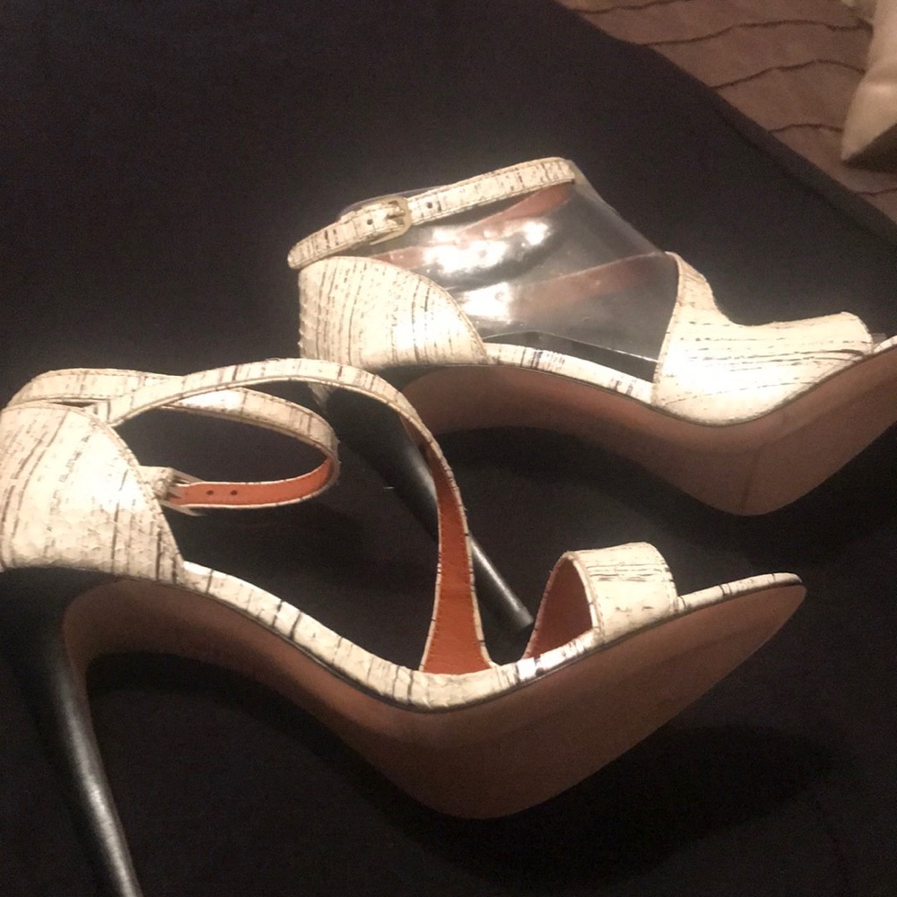 Shoes - Picture 4 of 8